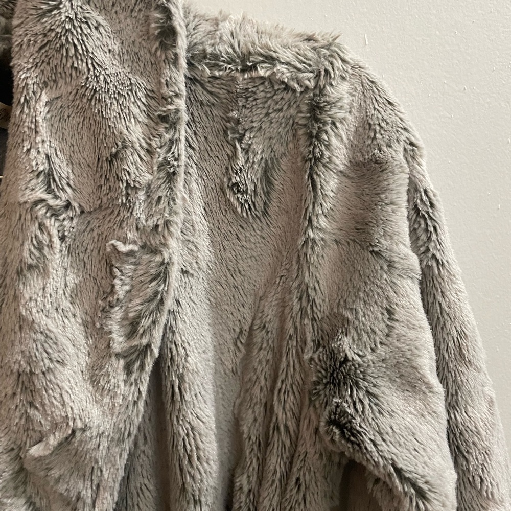 Robe - Picture 3 of 4